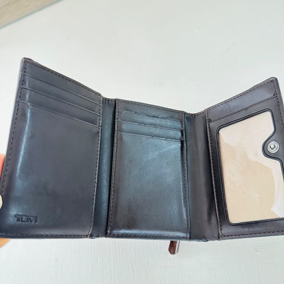 Tumi Crafted from leather, this refined and durable tri-fold wallet offers super - Picture 6 of 13